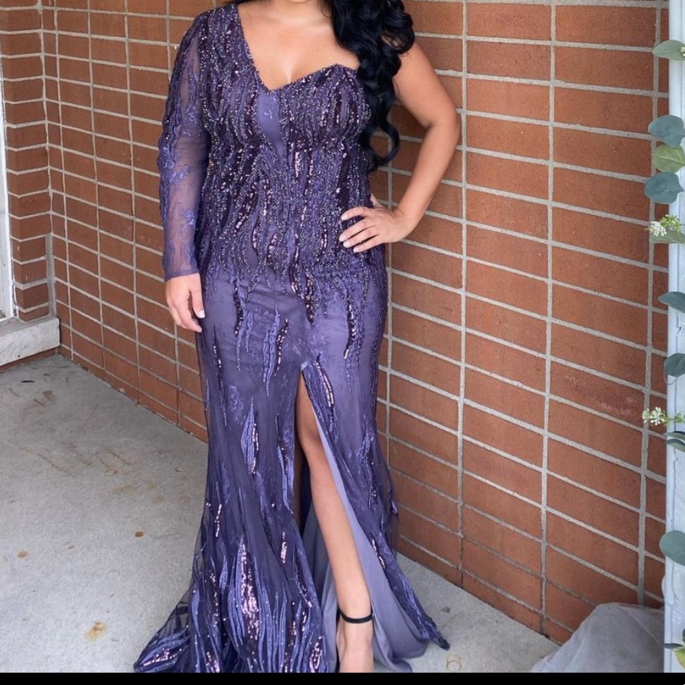 Beautiful wedding gown/prom dress